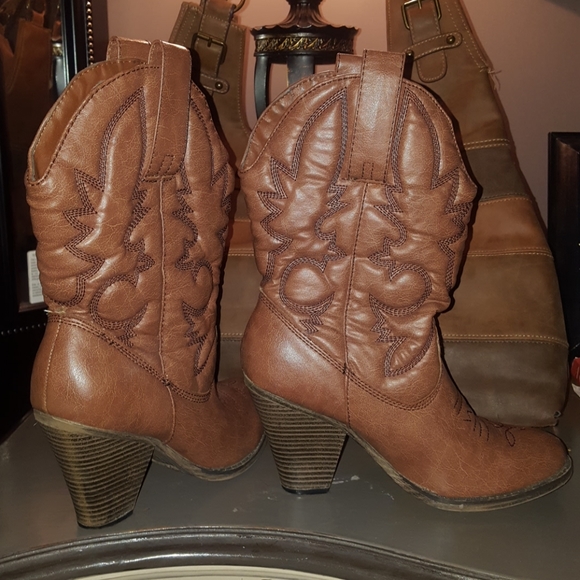 Bongo Cowgirl Boots - Picture 3 of 5